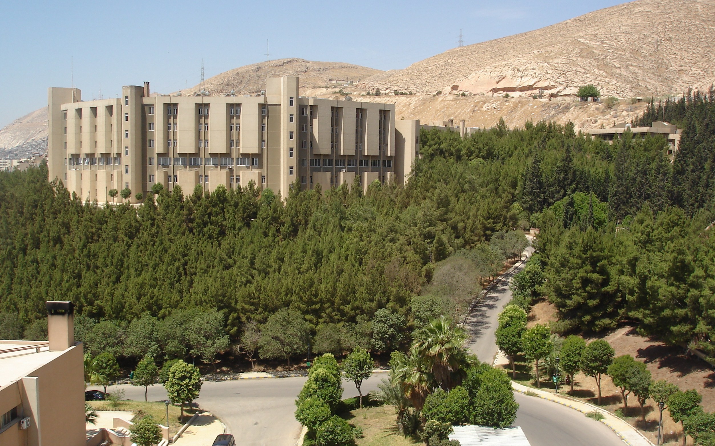 المعهد العالي للعلوم التطبيقية والتكنلوجيا 