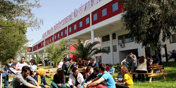 جامعة إزمير كاتب شلبي - İZMİR KATİP ÇELEBİ ÜNİVERSİTESİ