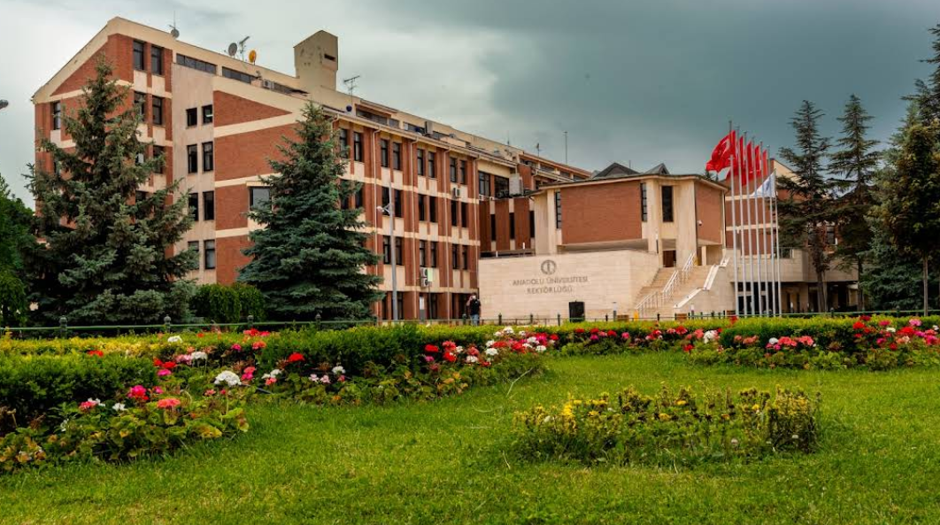 ANADOLU ÜNİVERSİTESİ - جامعة الأناضول