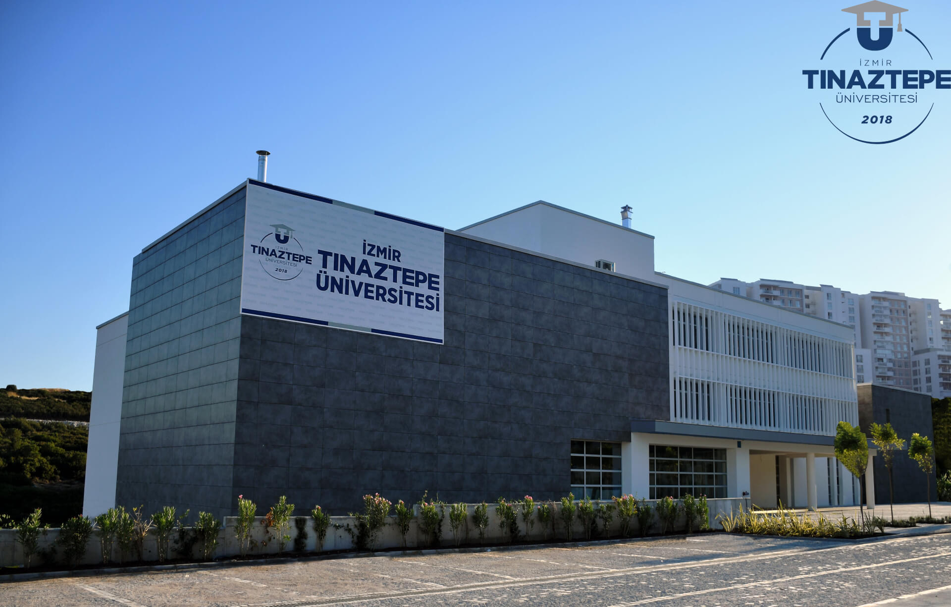 جامعة إزمير تينازتيبه -  İZMİR TINAZTEPE ÜNİVERSİTESİ