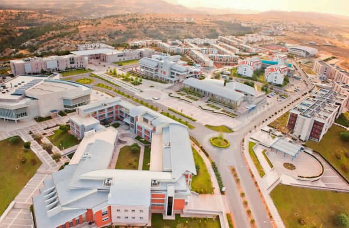 جامعة الشرق الادنى - Yakın Doğu Üniversitesi