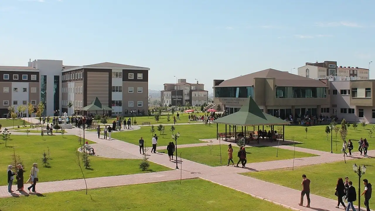 NUH NACİ YAZGAN ÜNİVERSİTESİ - جامعة نُوح نَاجِي يَازْجَان