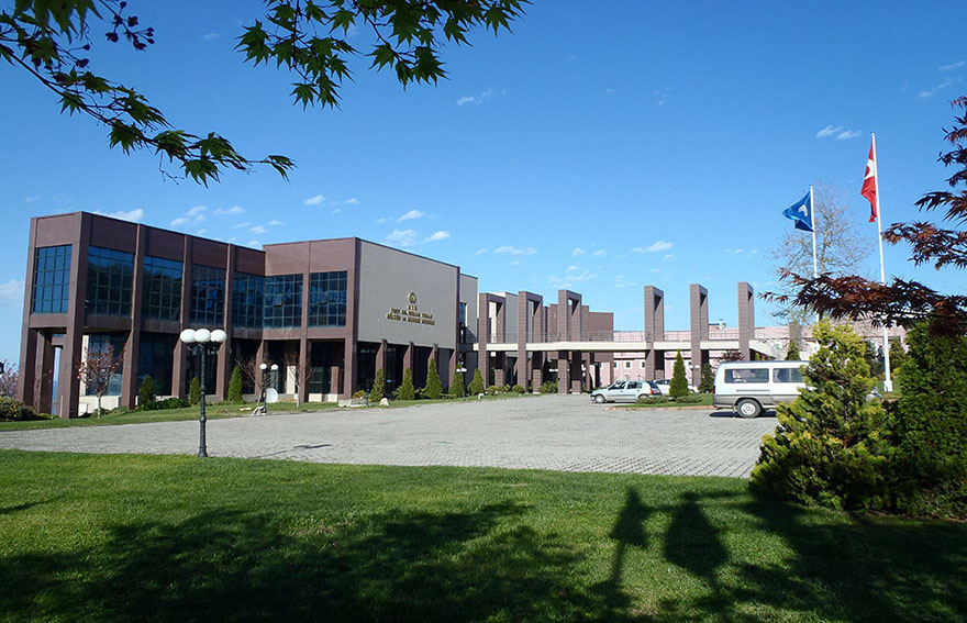 جامعة كارادينيز التقنية - Karadeniz Teknik Üniversitesi